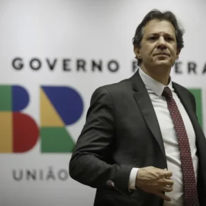 Isenção do IR beneficia quem ganha até R$ 7 mil