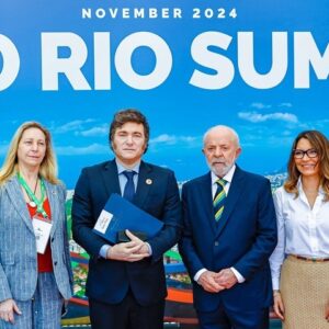 Após encontro no G20, Milei reposta vídeo distante de Lula e próximo de Bolsonaro: ‘Melhor manter os comunistas afastados’