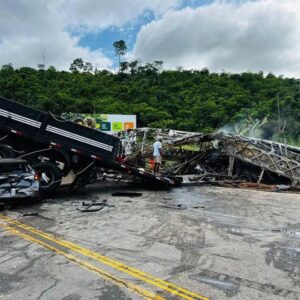 Acidente em MG é a maior tragédia em rodovias federais desde 2007