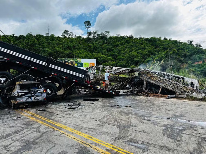 Acidente em MG é a maior tragédia em rodovias federais desde 2007