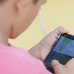 Senado aprova projeto para restringir uso de celular em escolas