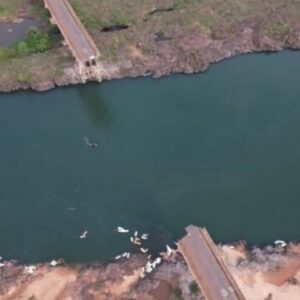 Ponte entre Maranhão e Tocantins desaba sobre rio