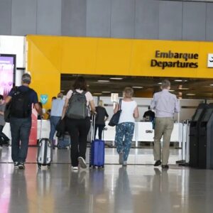 Vinte mil aposentados já compraram passagens pelo Programa Voa Brasil