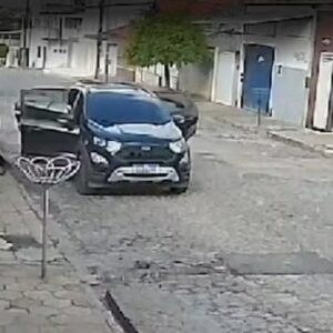 Homens invadem casa e roubam mais de R$ 20 mil, em Campina Grande