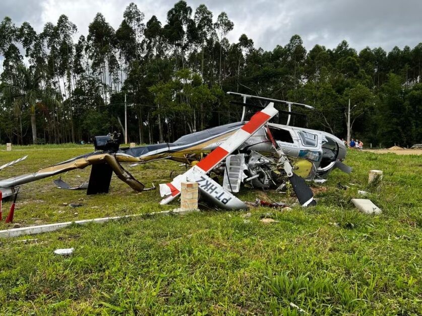 Helicóptero cai com cinco pessoas a bordo