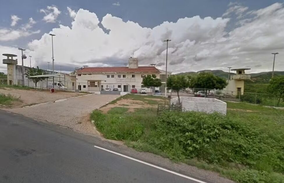 Detentos queimam celas e fazem motim no presídio de Catolé do Rocha, no Sertão da Paraíba