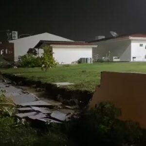 Muro de Hospital Regional cai durante temporal