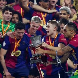 Com show de Raphinha, Barça arrasa o Real