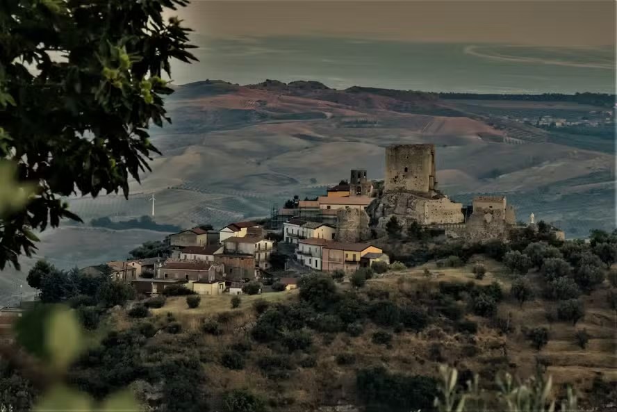 Vila italiana proíbe moradores de ficarem doentes