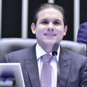 Hugo Motta faz “exoneraço” e pega 465 servidores da Câmara de surpresa