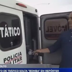 Repórter leva susto com pum de preso durante entrevista