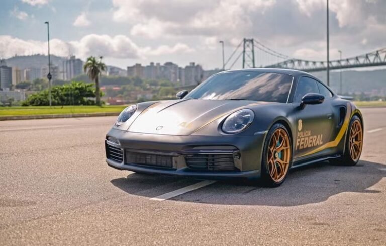 Porsche transformada em viatura da PF