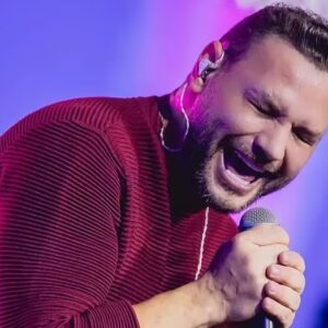 Cantor Lenno Ferreira, da banda Desejo de Menina, é preso após show em João Pessoa