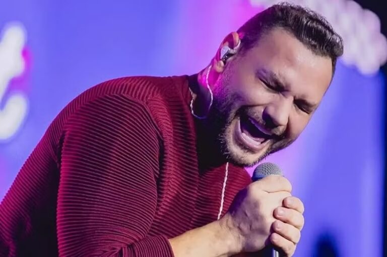 Cantor Lenno Ferreira, da banda Desejo de Menina