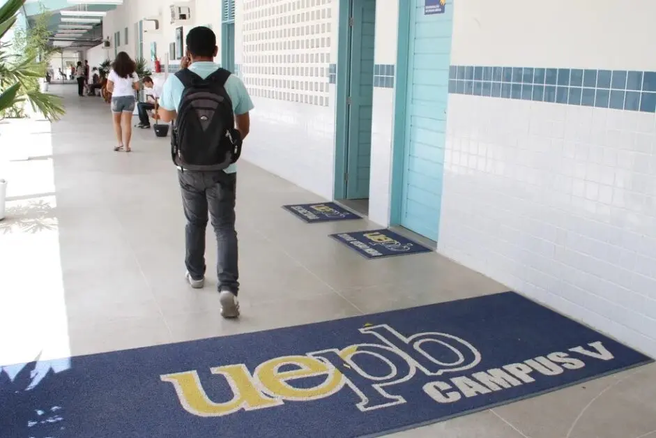 UEPB abre processos seletivos para técnico-administrativos com salários de R$ 3,5 mil