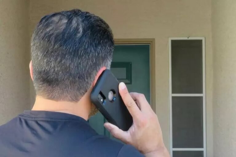 Homem no celular