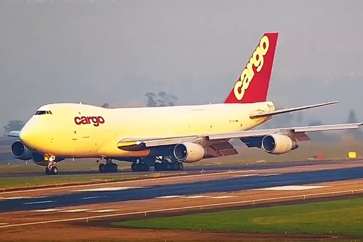 Boeing-747-200 já está cruzando o mundo