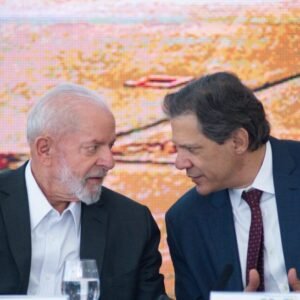 Com medo de avanço bolsonarista, PT cogita lançar Haddad ao Senado