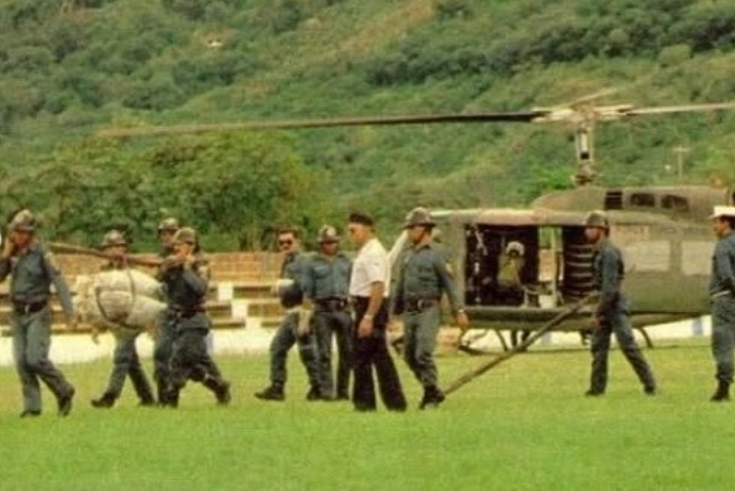 Corpos sendo removidos