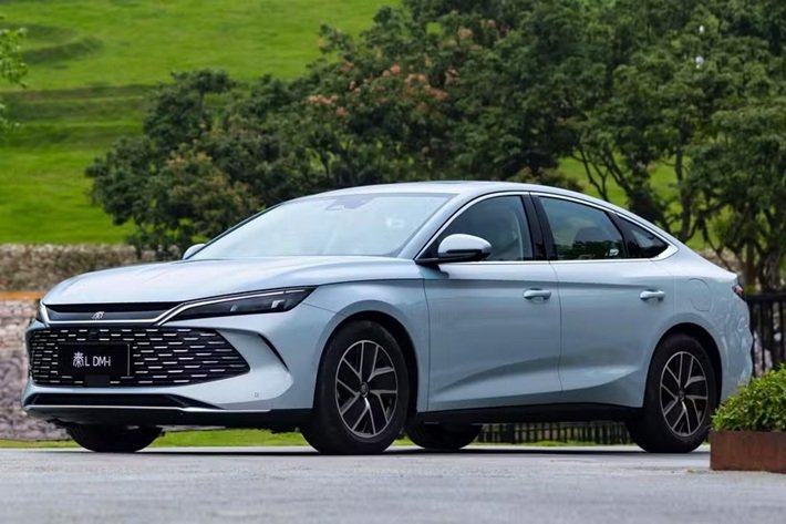 BYD registra no Brasil sedã híbrido que roda 2.100 km com um tanque