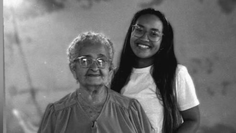 Dona Maria Soares e a neta, Katiuce