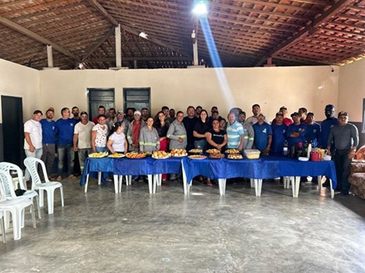 Equipe da infraestrutura comemorando o dia dos garis