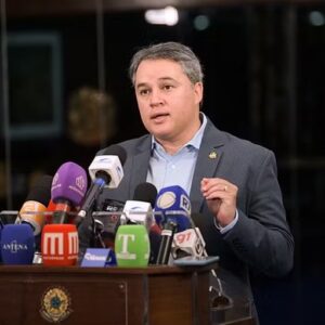 Senador Efraim Filho sofre grave acidente de trânsito na Paraíba