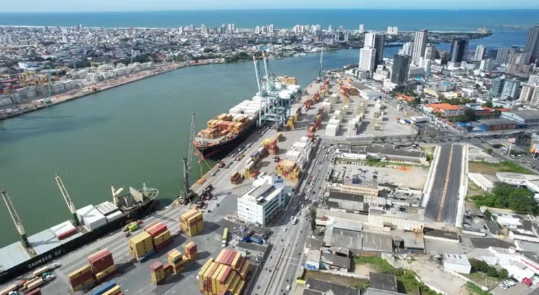navio com carros elétricos no Brasil