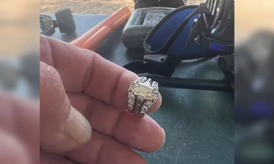 Mergulhador encontra e devolve anel de diamante de 115 anos perdido em lago nos EUA