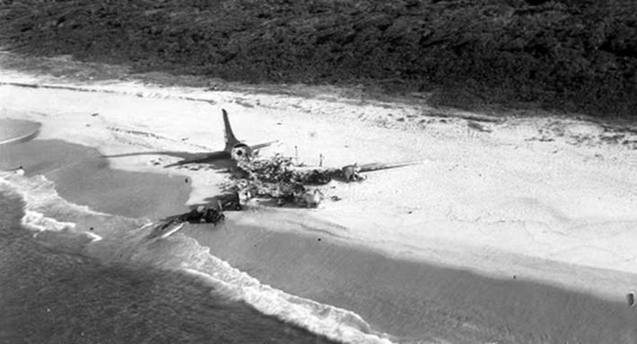 A foto do ‘avião do ouro’ carbonizado após pouso forçado na Ilha Grande
