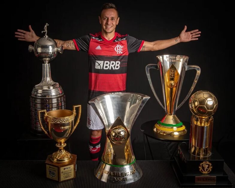 Rafinha diz que desligará o telefone para não atender Müller e vê Flamengo com “totais chances” de vencer o Bayern