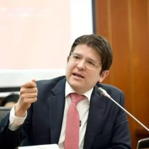 Morre Miguel Uribe, senador e pré-candidato que sofreu atentado na Colômbia