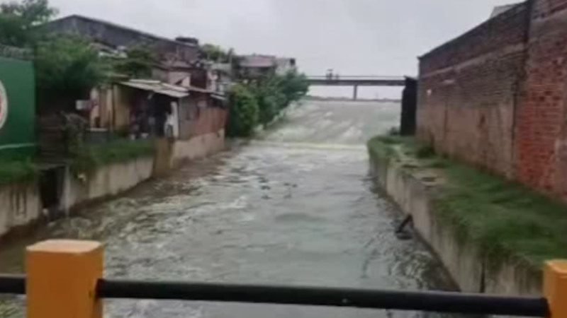 Chuva de 138,2 mm em Cajazeiras causa alagamentos, arrasta veículos e faz Açude Grande transbordar