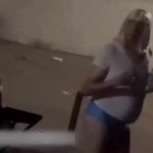 Quem é o bispo flagrado com calcinha e peruca loira