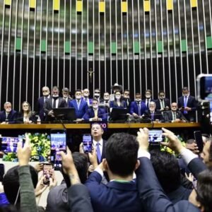 Motim na Câmara: corregedoria recebe pedido de punições contra deputados e tem 48 horas para se manifestar