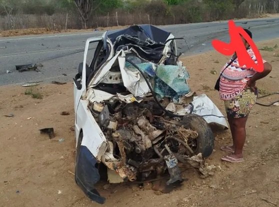 Acidente em São Vicente do Seridó: Colisão entre carreta e Fiat Uno deixa vítima presa nas ferragens