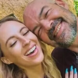 Apresentador descobre ao vivo que esposa contratou assassino de aluguel para matá-lo