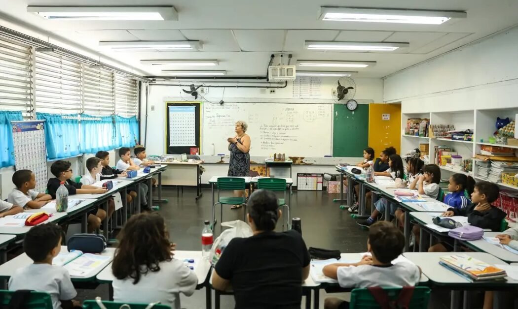 Professor pode pedir Carteira Nacional Docente