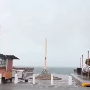 Jamaica confirma três mortes relacionadas à passagem do furacão Melissa; ventos chegam até 290 km/h