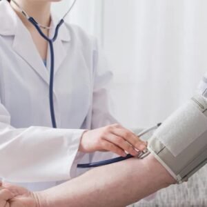 Controle de hipertensão e outros quatro fatores prolonga vida em até 14 anos, aponta estudo