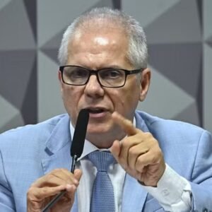 Ex-presidente do INSS é preso pela PF em operação contra descontos ilegais em aposentadorias