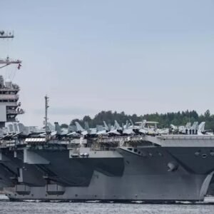 Maior navio de guerra do mundo chega à América Latina e Maduro eleva alerta militar na Venezuela