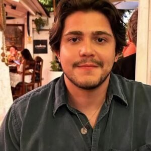 Cantor denuncia morte do cão após fogos na final da Libertadores