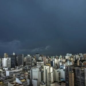 Após ciclone, 1,5 milhão continuam sem energia em São Paulo