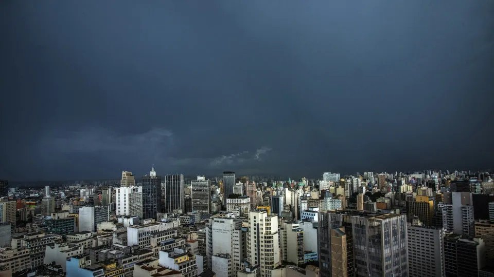 Após ciclone, 1,5 milhão continuam sem energia em São Paulo