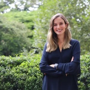 Quem é Luana Lara, brasileira que se tornou a bilionária mais jovem do mundo sem ser herdeira