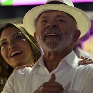 Janja expulsa filha de Lula de sala reservada na Sapucaí, diz colunista