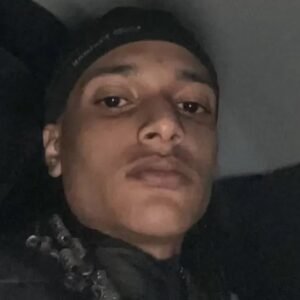 Foragido da Justiça, Oruam lança música e aparece com tornozeleira eletrônica em clipe