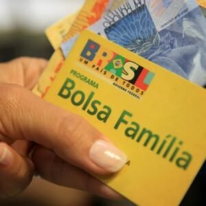 Quem ganha 1 salário mínimo recebe o Bolsa Família? Veja o que diz a lei