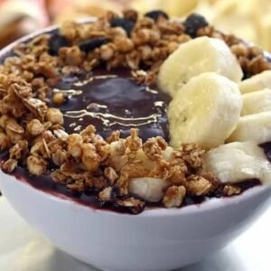 Ambulante cobra R$ 700 de turistas por dois açaís e acaba preso no RJ